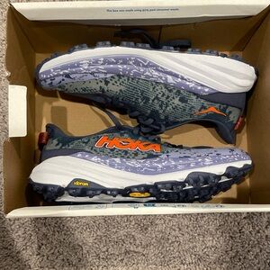 Brand new! Women’s Speedgoat 6 size 7.5 B hoka 1147811/NDS